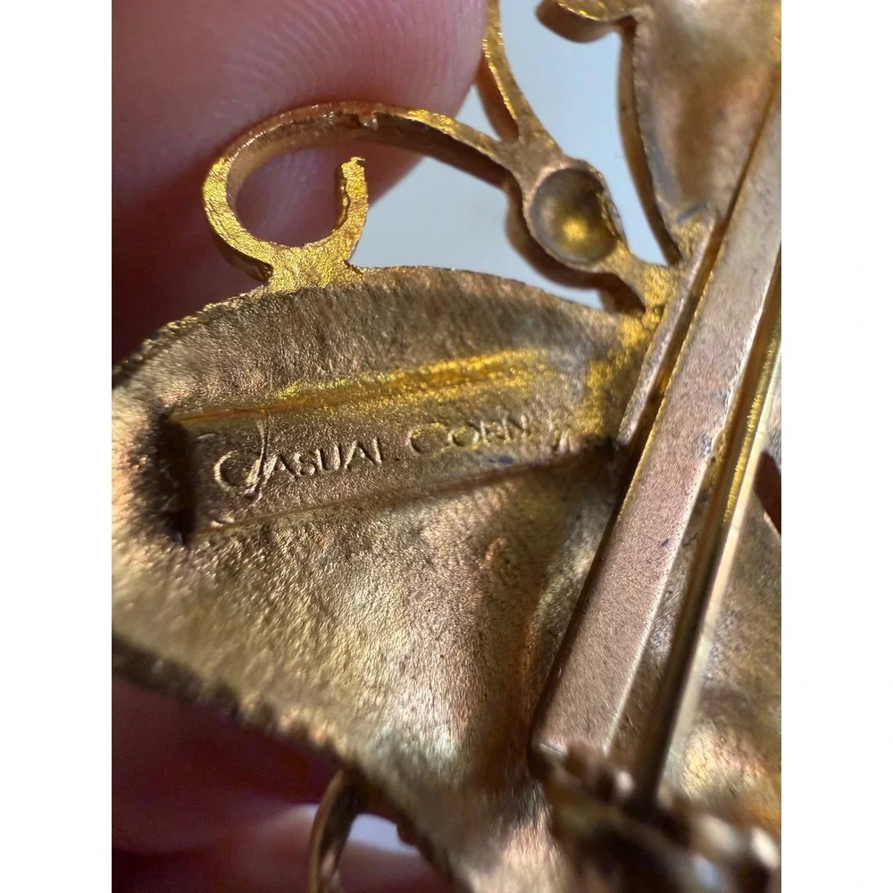 Casual Corner Vintage‎ Double Butterfly Brooch Gold Tone Textured Pin Jewelry